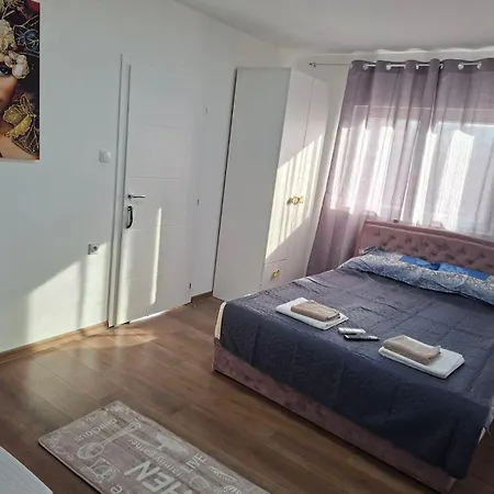 Apartment Bazen Jelasnica Privatna Soba Sa Kupatilom Nis
